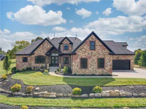 2574 Kim Street NE, Hartville, OH 44632