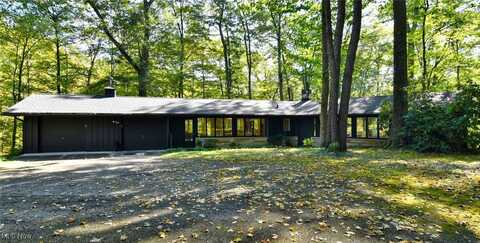 30 Mitchell Lane, Moreland Hills, OH 44022