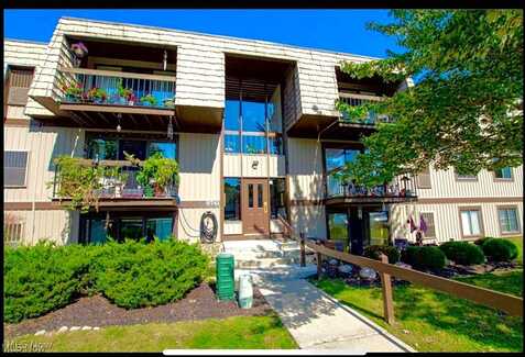 9741 Sunrise Boulevard unit: M16, North Royalton, OH 44133