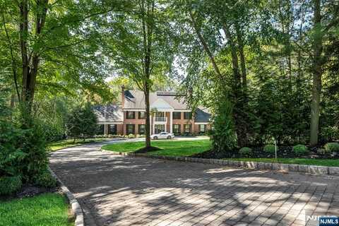 13 Powder Hill Road, Saddle River, NJ 07458