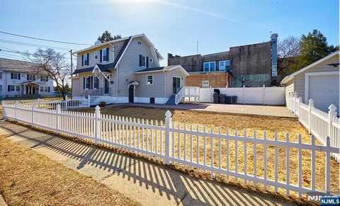 6 Levitt Avenue, Bergenfield, NJ 07621
