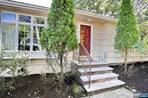 92 Montvale Avenue, Montvale, NJ 07645