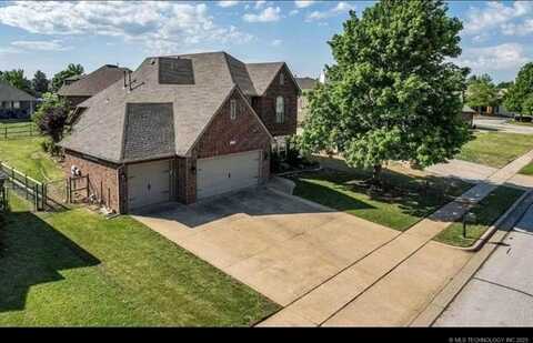 1907 W Woodbury Street, Broken Arrow, OK 74012