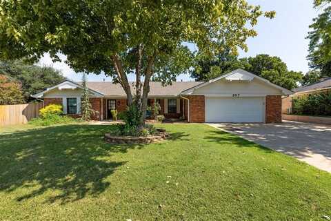 207 Saint James Place, Chickasha, OK 73018