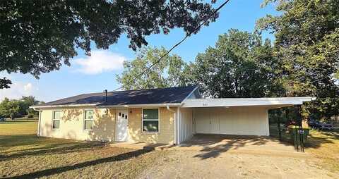 807 Henderson Boulevard, Groesbeck, TX 76642