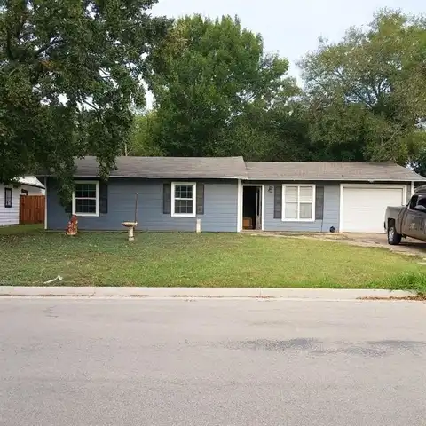 813 Hackamore Street, White Settlement, TX 76108