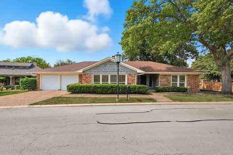 700 Putter Drive, Fort Worth, TX 76112