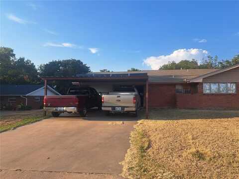 1417 Thompson Drive, Graham, TX 76450