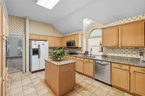 708 Willington Drive, Arlington, TX 76018