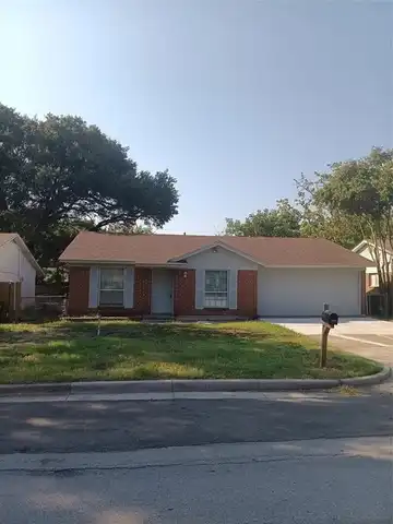 2906 Plaza Street, Arlington, TX 76010