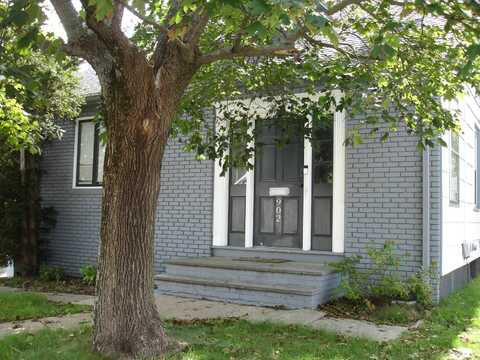 902 Main Ave, Warwick, RI 02886