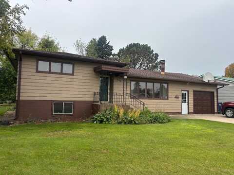 230 1st St N, Fessenden, ND 58438