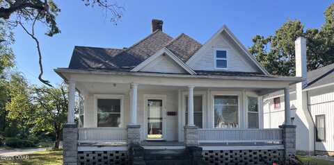 520 W Chestnut Street, Carthage, MO 64836