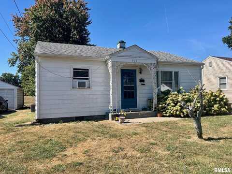913 HAWLEY Avenue, Taylorville, IL 62568