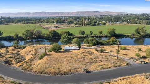 70212 N Demoss, West Richland, WA 99320