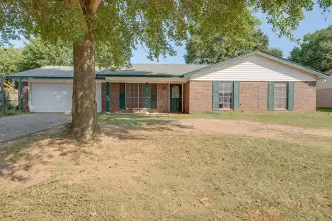305 Larkspur Ln, PALESTINE, TX 75803