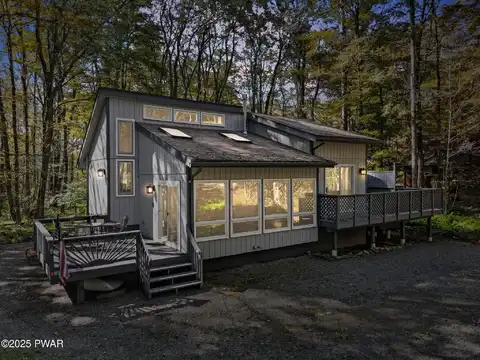 62 Sheffick Road, Gouldsboro, PA 18424