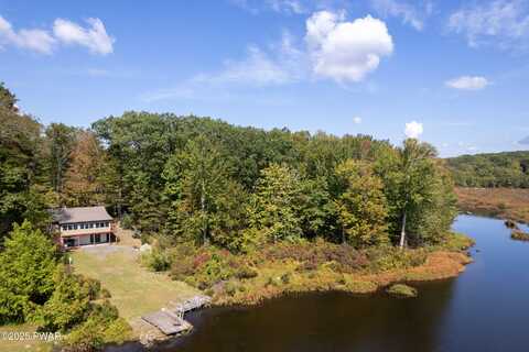11 W Shore Drive, Hawley, PA 18428