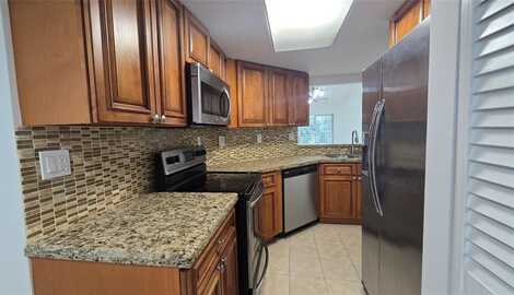 2815 N Course Dr, Pompano Beach, FL 33069