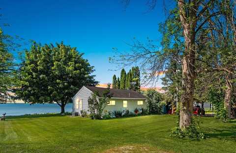 165 SUN N SURF Drive, LUXEMBURG, WI 54217