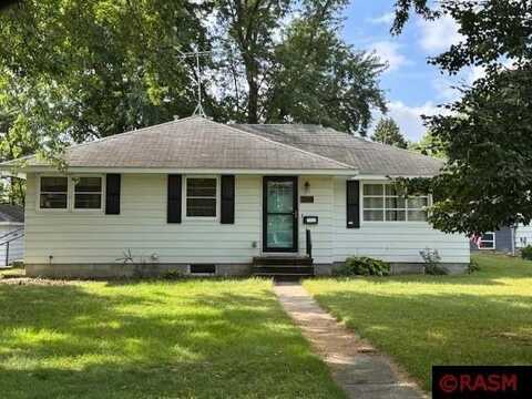 706 Lower Johnson Circle, Saint Peter, MN 56082