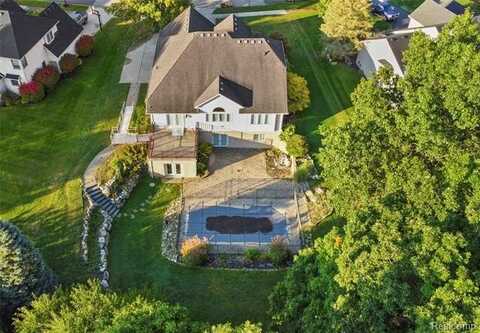 1075 Long Leaf Court, Brighton, MI 48116