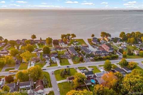 47685 Jefferson Avenue, Chesterfield, MI 48047