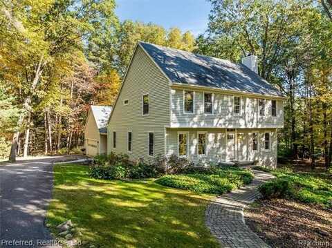 2322 Addaleen Road S, Highland, MI 48357