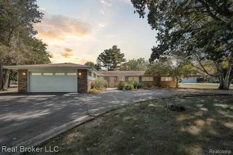 1081 Pawgrove Court, White Lake, MI 48383