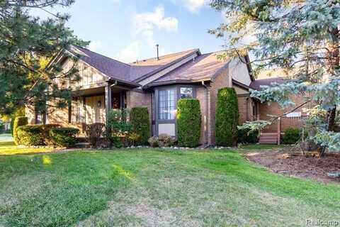 195 Meadow Lane Circle, Rochester Hills, MI 48307