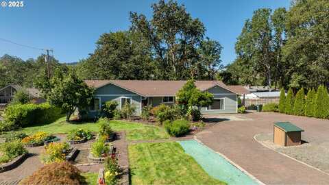 692 ECHO DR, Roseburg, OR 97470