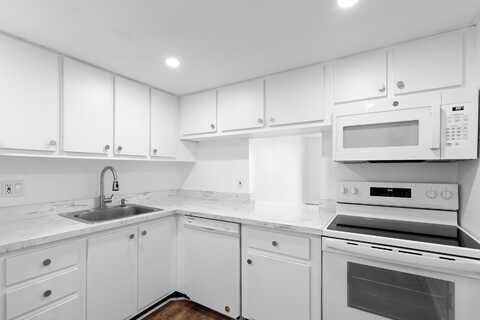 470 Executive Center Drive, West Palm Beach, FL 33401