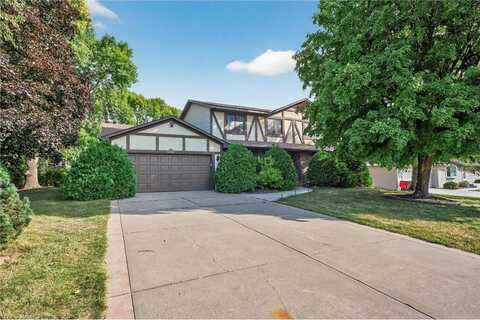 3925 Gresham Circle N, Oakdale, MN 55128