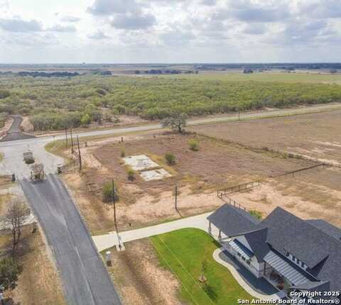 101 Gentle Breeze, Floresville, TX 78114