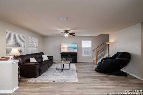 9915 Mustang Isle, San Antonio, TX 78254