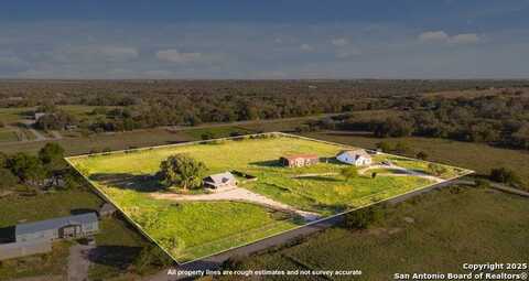111 Loma Park Rd, Floresville, TX 78114
