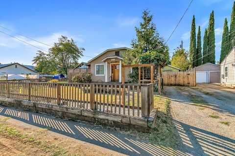 821 W 2nd Street, Medford, OR 97501