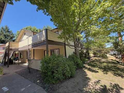 889 Valley View Drive, Medford, OR 97504