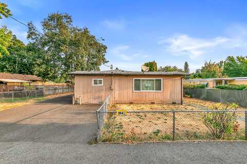 1048 W Harbeck Road, Grants Pass, OR 97527