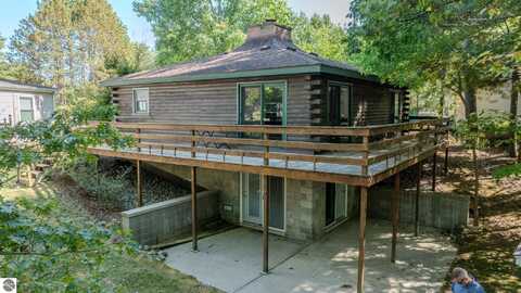 7132 S Forest Lake Drive, Alger, MI 48610