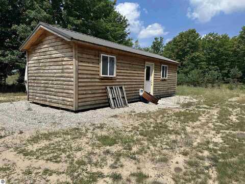 15320 Tinks Trail, Beulah, MI 49617