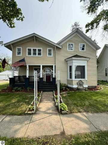 310 E Gilson Street, Edmore, MI 48829