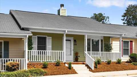 814 Guilford College Road, Greensboro, NC 27409