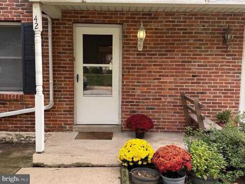 42 FROELICH AVENUE, MOUNTVILLE, PA 17554