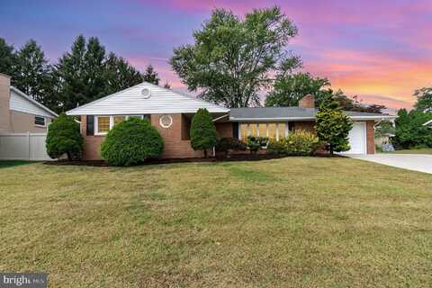 8 GRINNEL DRIVE, CAMP HILL, PA 17011