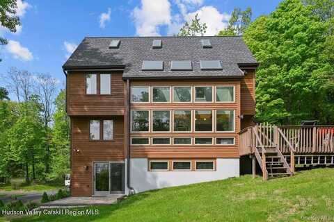 4 Spies Road, New Paltz, NY 12561