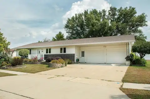 1106 4th St, Grundy Center, IA 50638