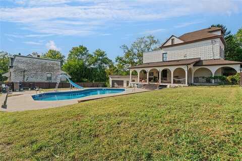 2121 Magnolia St, Spring Hill, PA 15212