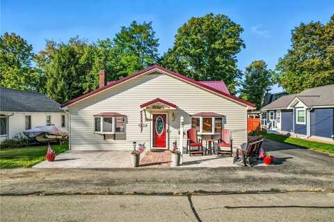 11894 Shady Ave, Conneaut Lake, PA 16316
