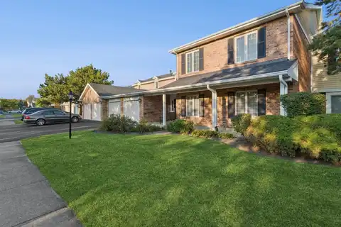 7235 Willow Way Lane, Willowbrook, IL 60527